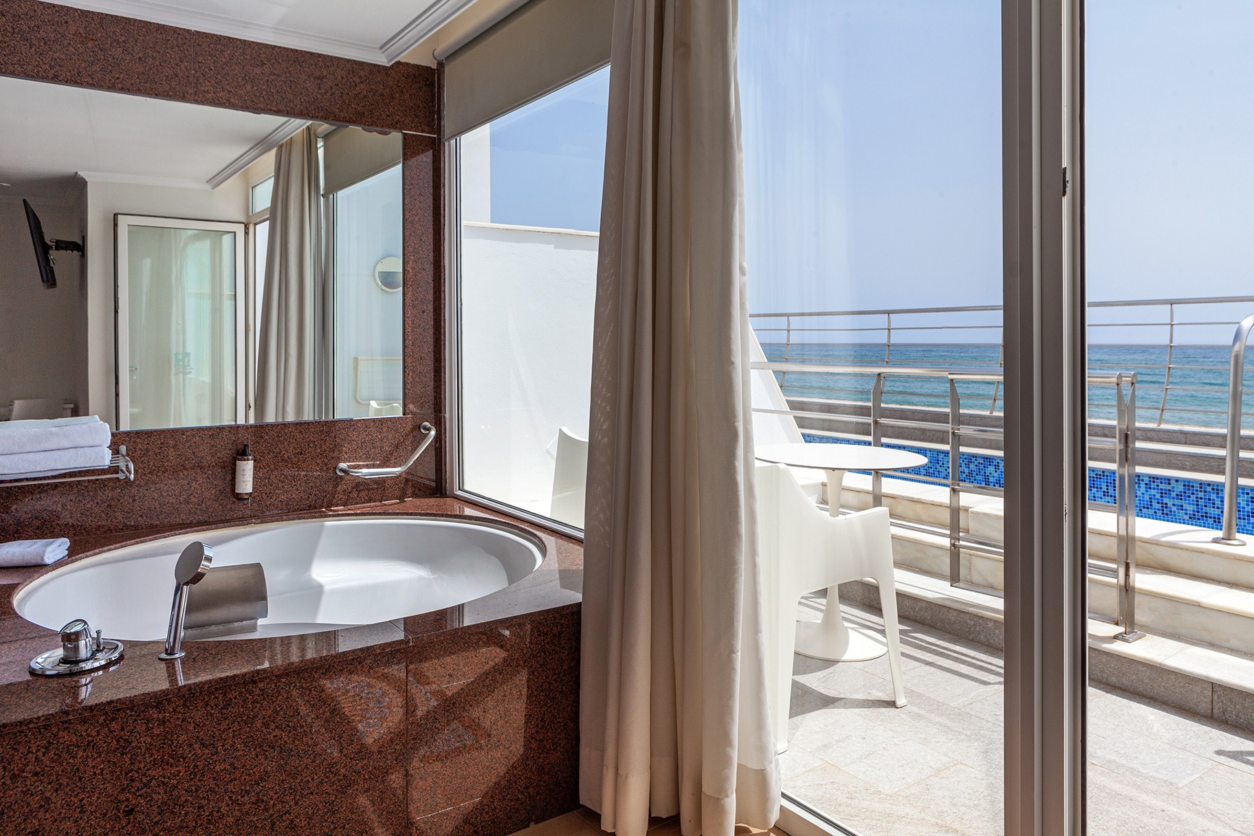 933_alta_playasol Suite con Piscina.jpg